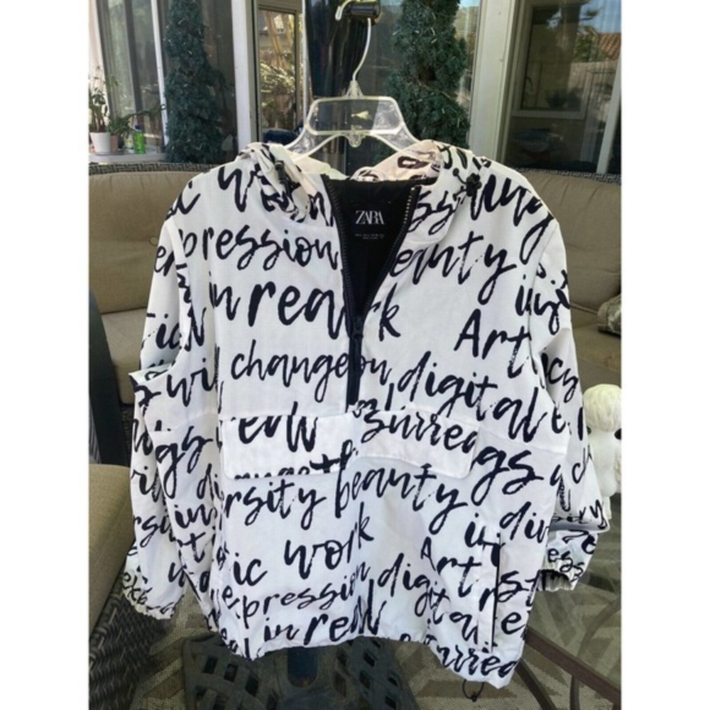 Zara Detail Text Parka. Hooded water repellent parka with elastic cuffs. Size L‎